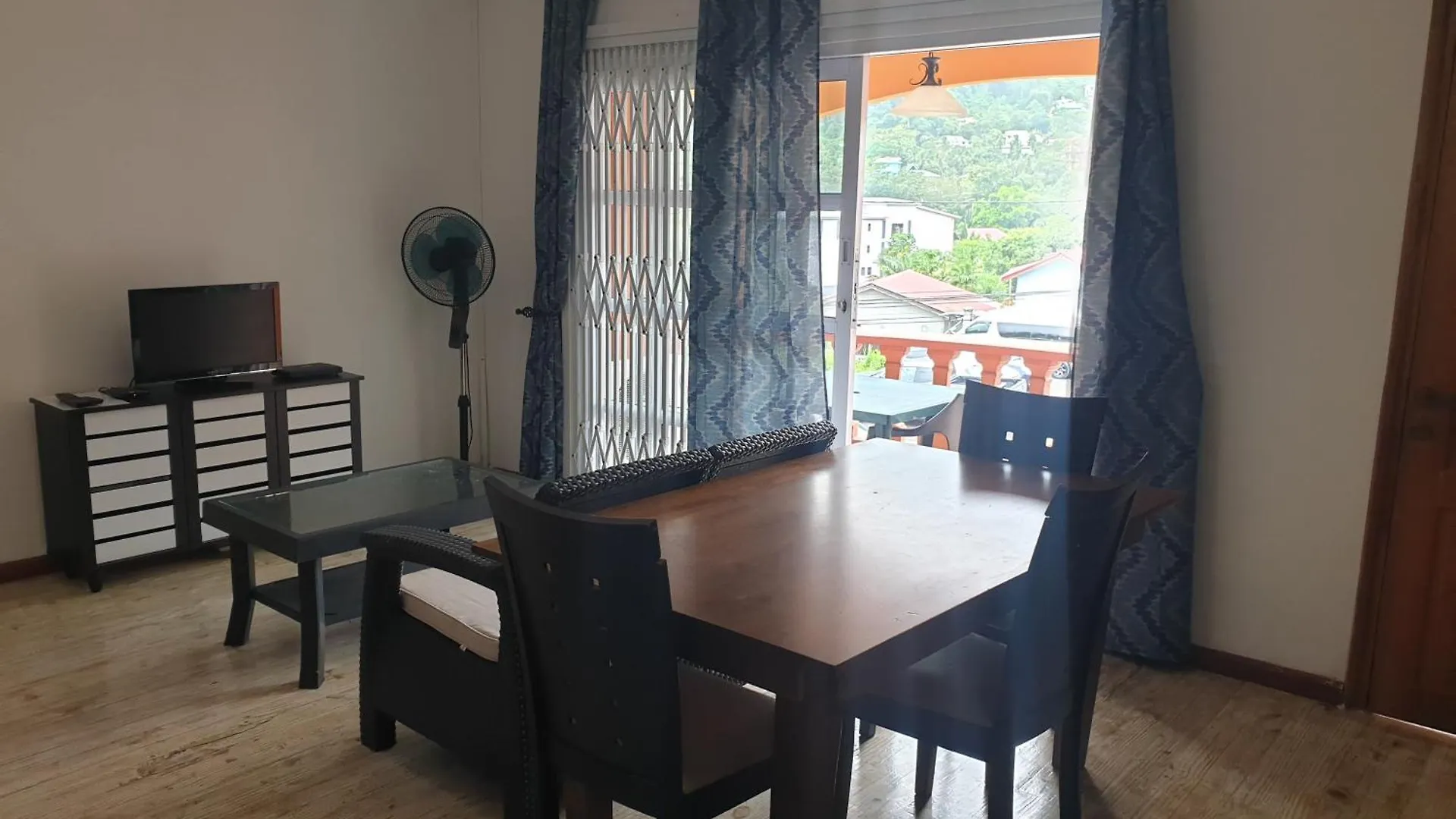 Palmont Commercial Self-Catering Apartments - Beau Vallon Beau Vallon (Mahe)